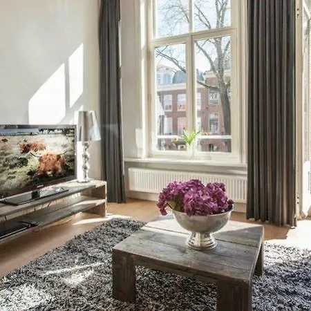 Tulip Apartment Amsterdam